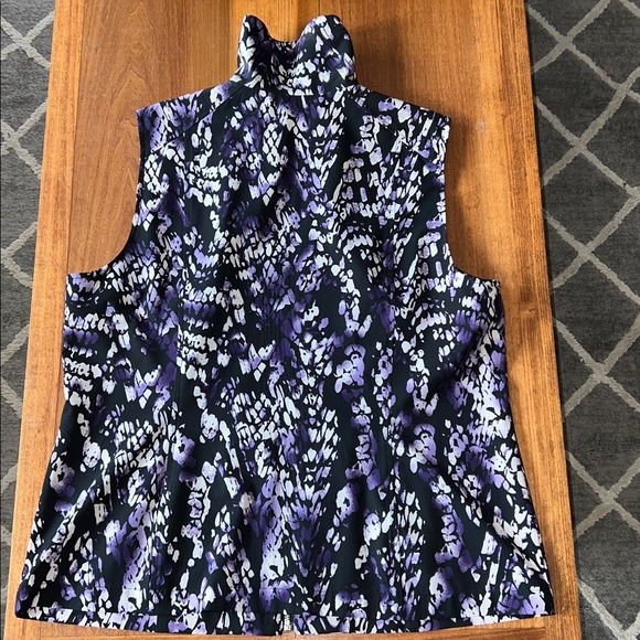 Women’s WEEKENDS by Chicos Vest Size 2 - Picture 4 of 4